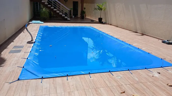 Limpeza e Manutenção de piscinas.