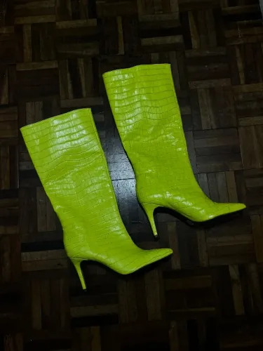 Bota Arezzo, verde neon, tamanho 37 nunca usada
