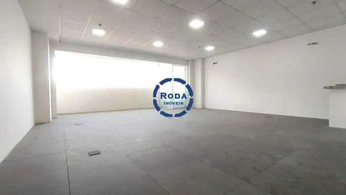 Sala comercial a venda em Santos, localizada no Centro.