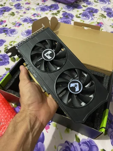 V e T placa de vídeo rx580 de 8 g placa nova sem defeito.