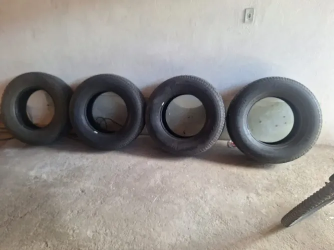 4 Pneus 265/70 17 (900R$)
