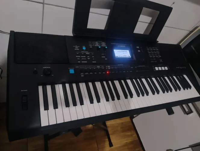 teclado Yamaha PSR-E473