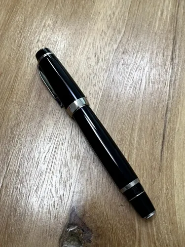 Caneta Rollerball Montblanc Bohème Noir Platinum Purple Stone