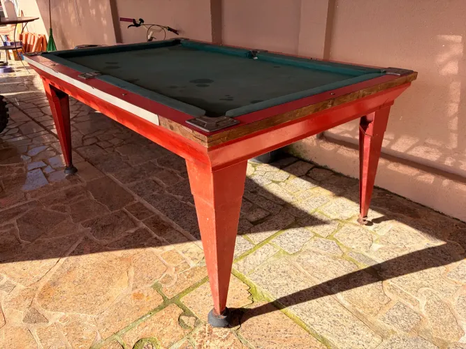 Mesa de sinuca de ferro e ardósia