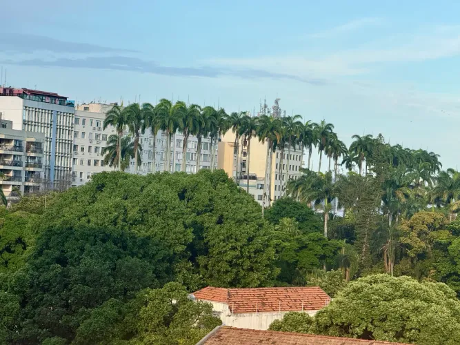 Apartamento reformado, semimobiliado, ,46m2, Catete/ZS, 1 quadra Aterro