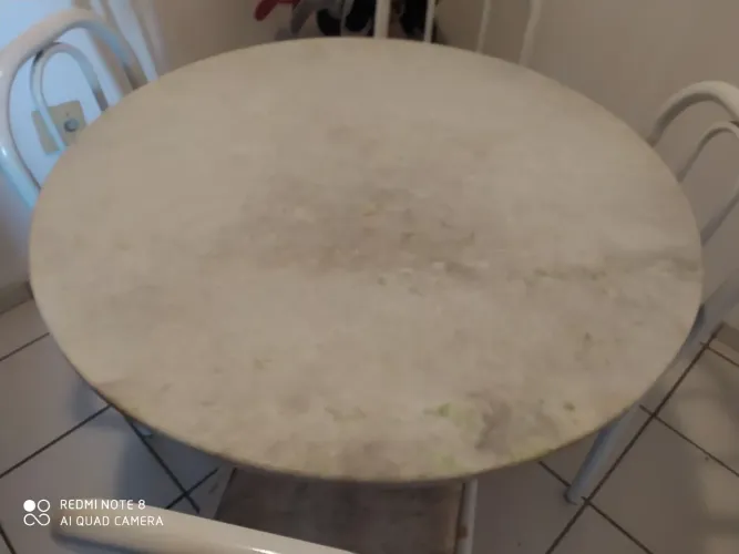 Mesa com tampo de mármore & 4 cadeiras
