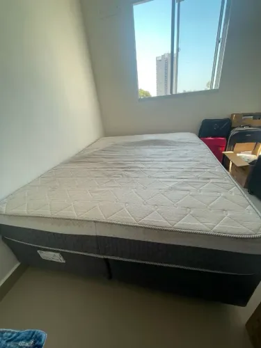 Vende-se cama box com colchão R$250,00