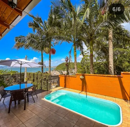 Casa de praia na Penha com piscina e vista para o mar