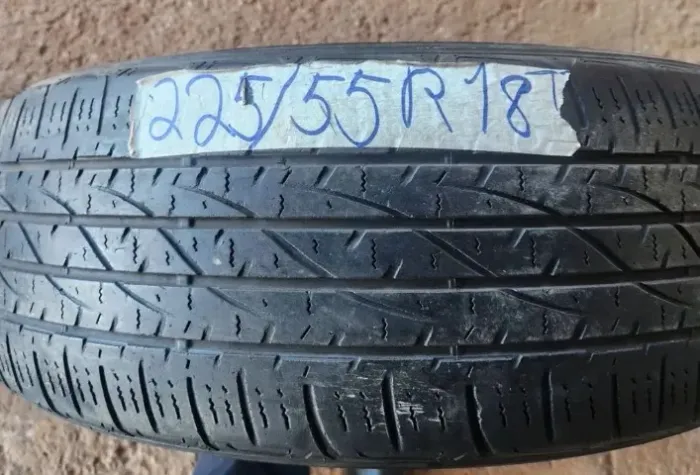 Par pneus firestone 225/55/18 80% borracha 