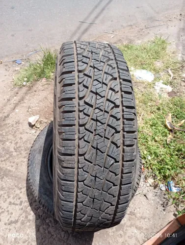 Vendo um pneu 245/70/16