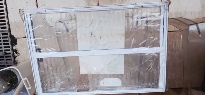 Vitror de aluminio branco para banheiros 