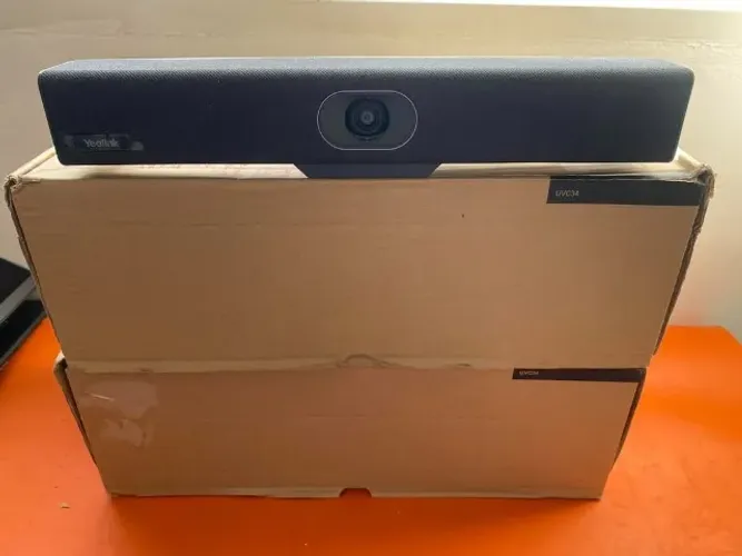 Sistema de câmera de sala de conferência Yealink UVC34 4K 8MP (novo)