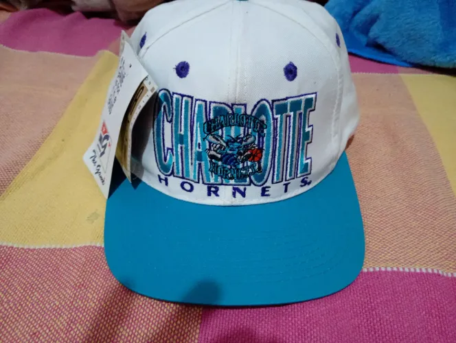 Boné charlotte hornets vintage nas tags (etiquetas)
