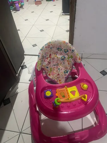 Andador de baby menina