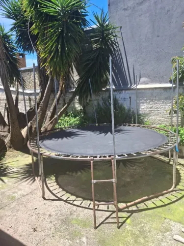 Cama elástica usada
