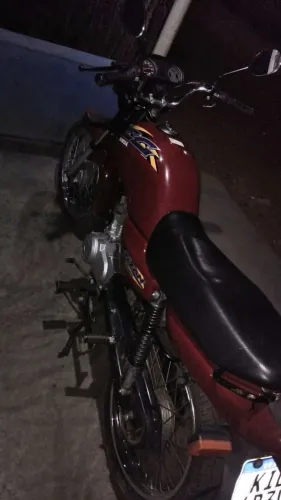 Moto 99 2000 toda em ordem emplacada pra trocar numa moto maior ,ou CB 300 ,ou twister