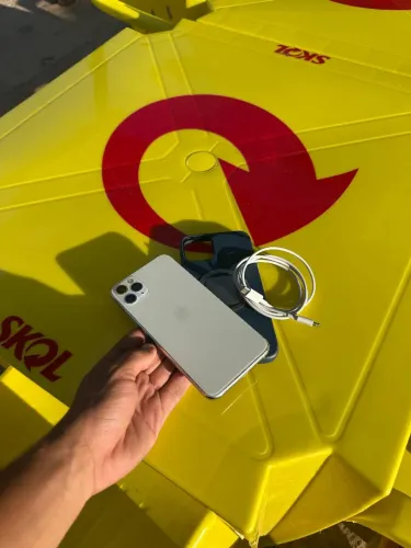 iPhone 11 pro Max branco