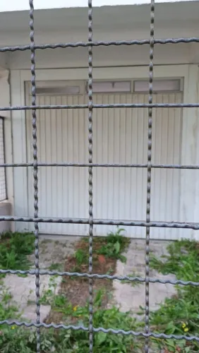 Portão basculante de ferro