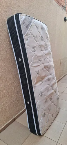 Colchão e box solteiro