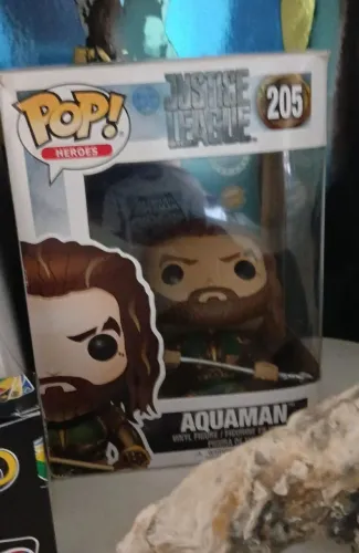 vendo funkos saitama e aquaman