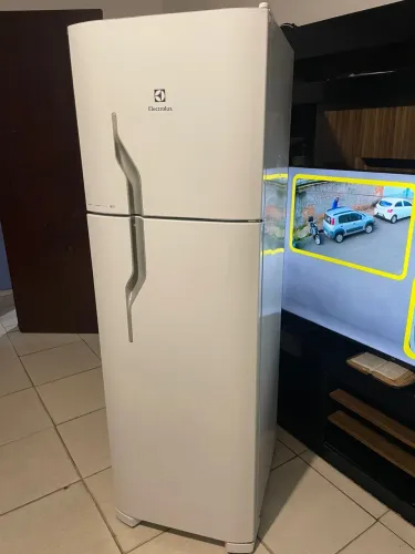 Geladeira Electrolux DF35A frost free semi impecável ENTREGO