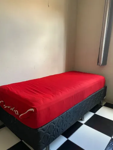 Vendo Cama de Solteiro