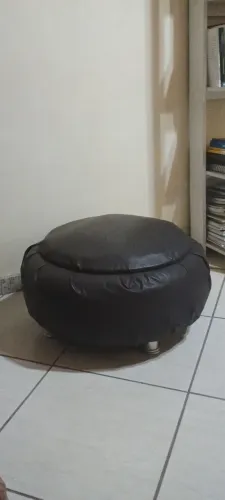 Puff ecológico estofado para apoio dos pés e baú