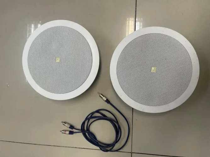Par de Caixas Acústicas de Embutir JBL para Teto - Som Ambiente