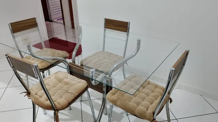 Mesa de Vidro com 4 Cadeiras