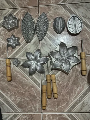 VENDO FRISADOR DE FLORES EM ALUMÍNIO