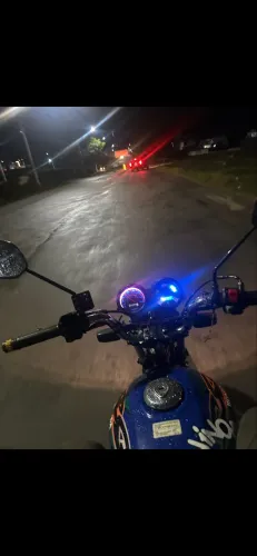 Vendo 125 ano 2000 , moto tá bem conservada muitas coisas originais!