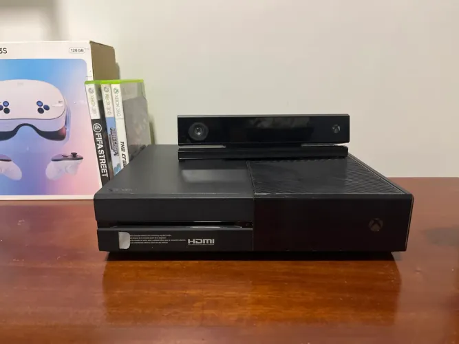 Xbox one com kinect, sem fonte e sem controle