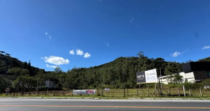 No Centro de Mury áreas totalmente Planas de frente para RJ 116.