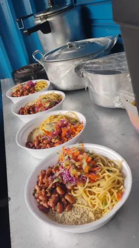 Busco sócia/cozinheira