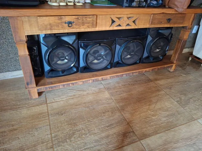 Vende-se aparador de madeira rústica 