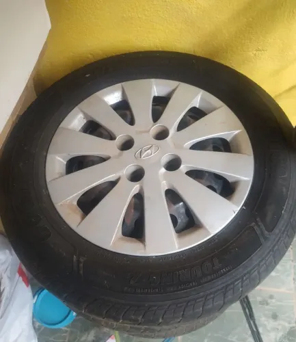 Vendo 4 aros de ferro HB20 14' com pneus ou troco por aros de ferro HB20 15'.