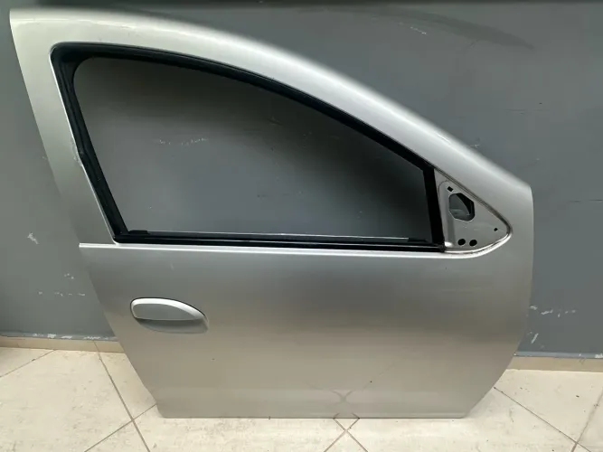 Porta dianteira direita Renault Logan/ Sandero 2016/2025 original sem detalhes!