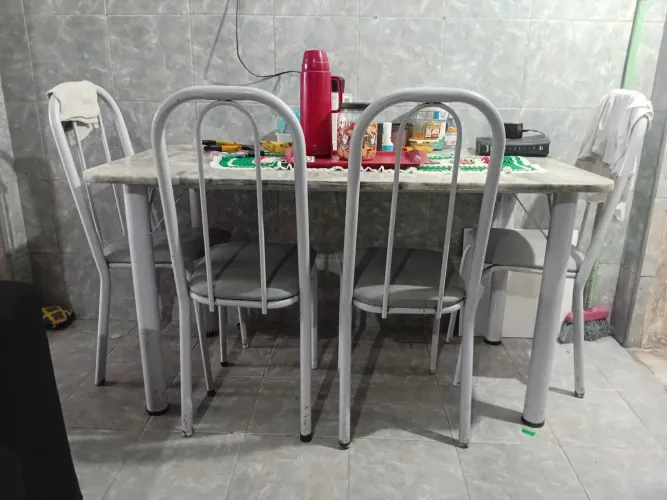 Mesa de mármore 4 cadeiras