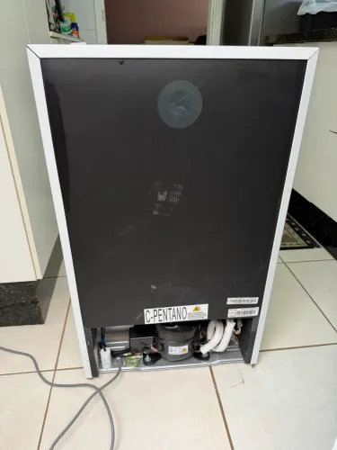 Frigobar Electrolux 122L Branco Efficient com Controle de Temperatura EM120
