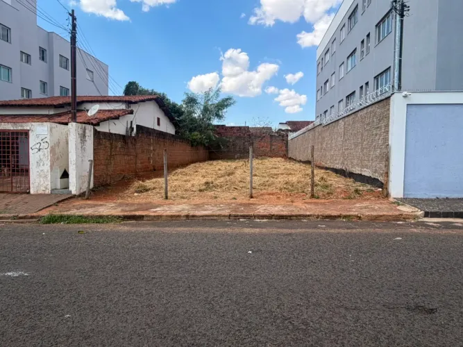 Vendo terreno na antiga 34 do santa Mônica