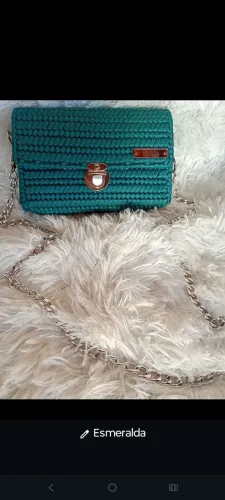 Bolsa verde feita a mão