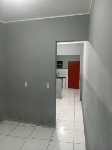 Alugo casa de 2 quartos