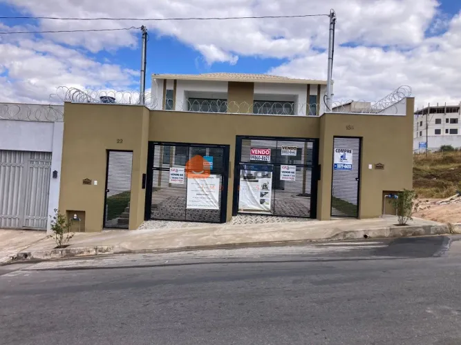 Casa geminada á venda de 3 quartos com 2 suítes no bairro Liberdade em Santa Luzia MG