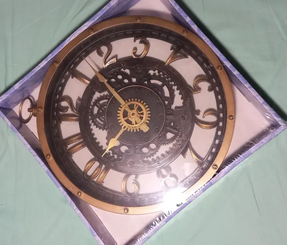 Relógio de parede temático estilo bússola