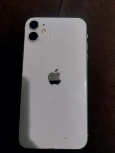Iphone 11 (tela quebrada, n liga)aceito troca em motorola