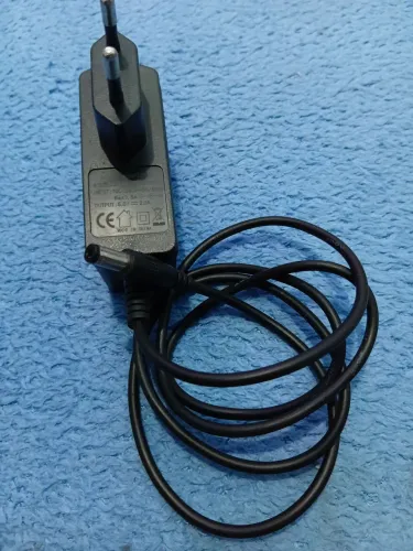 Fonte Carregador Adaptador AC/DC 5V 2A - Plug Agulha (P4 Barrel)