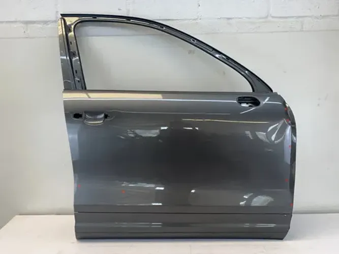 Porta Dianteira Direita Porsche Cayenne 2011 2014 Detalhe Dianteira Direita Cinza-escuro