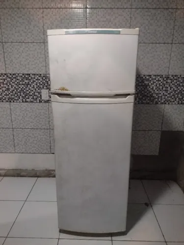 Geladeira Consul em bom estado.