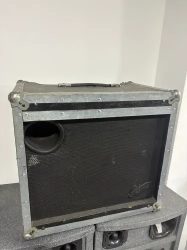 Caixa de Guitarra GT200 - STANER 15pol potente