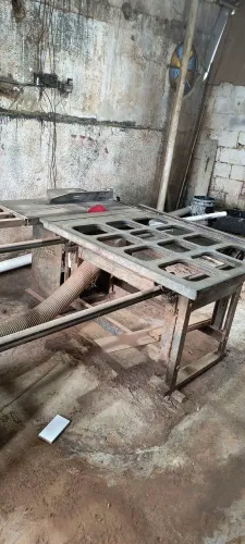 Serra esquadreijadera de bancada